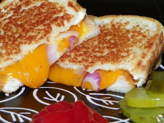 kristen's gegrilde kaas en rode uisandwich