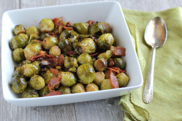 spruitjes met spek, pistachenoten en balsamicoazijn