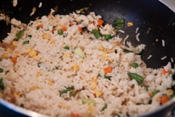 gebakken rijst met spek (oosterse stijl)