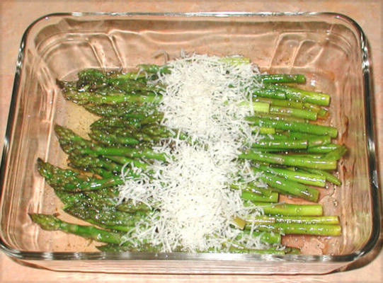 balsamico geroosterde asperges met fleur de sel en parmezaanse kaas