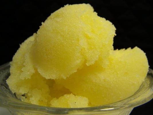 helado de pina (ananasijs)