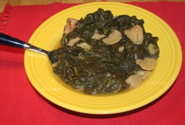 traditionele zuidelijke greens (mosterd, raap of collards)