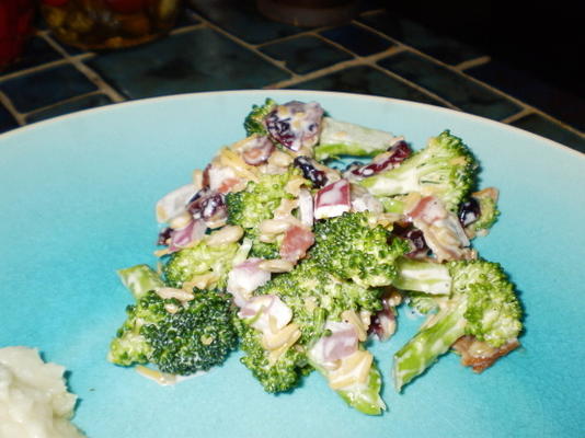 broccoli met veenbessensalade