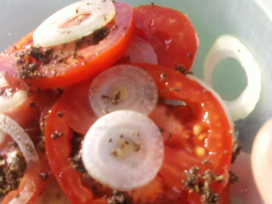 muntachtige ui tomatensalade