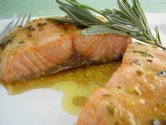 gegrilde of gebakken zalm met lavendel