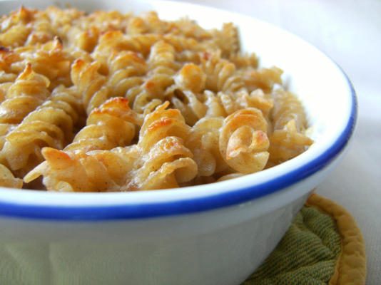 gebakken macaroni en cheddar