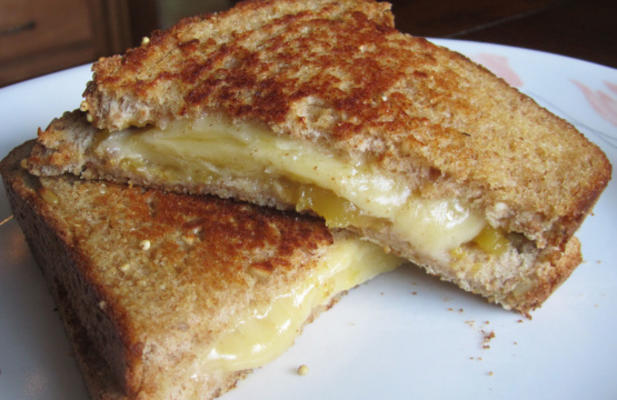 blarney gegrilde kaas en chutney sandwich
