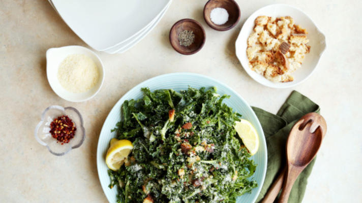 rauwe Toscaanse boerenkoolsalade met pecorino