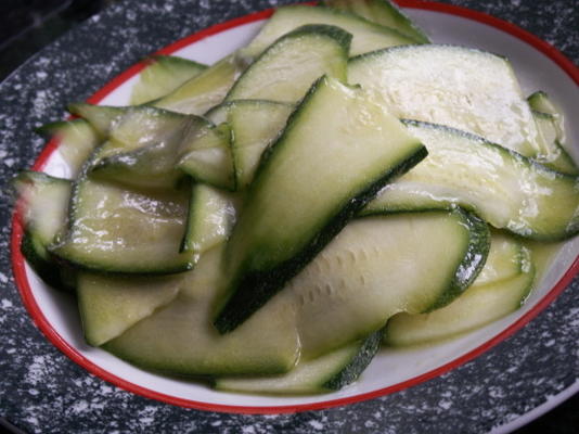 gemarineerde courgettesalade - gemakkelijk en gezond