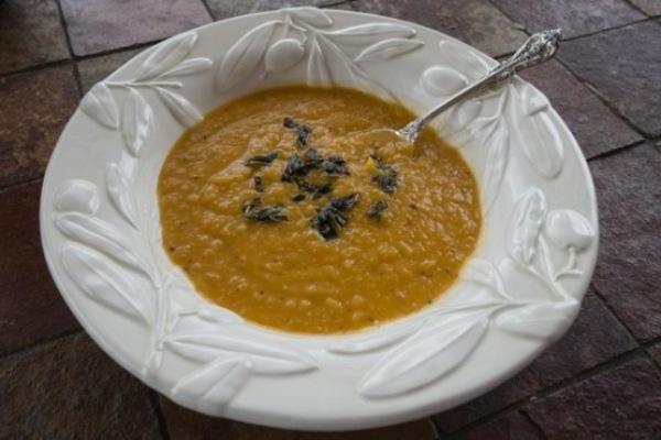 moosewood's butternut squash soep met salie