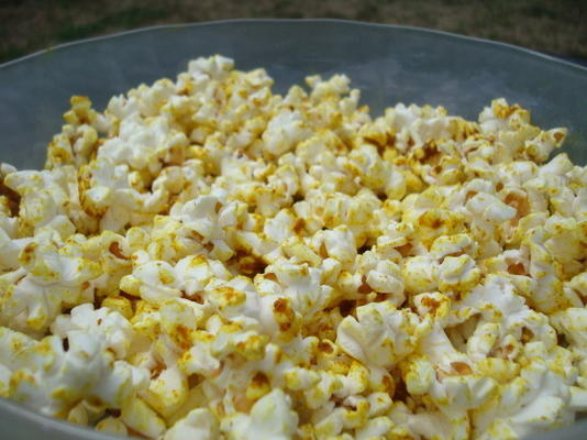 gecurryde zoute popcorn