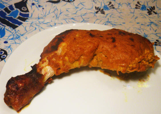 tandoori-stijl yoghurt-gemarineerde kip benen voor de grill