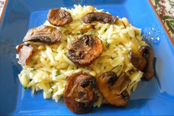 citroen orzo met champignons en pijnboompitten