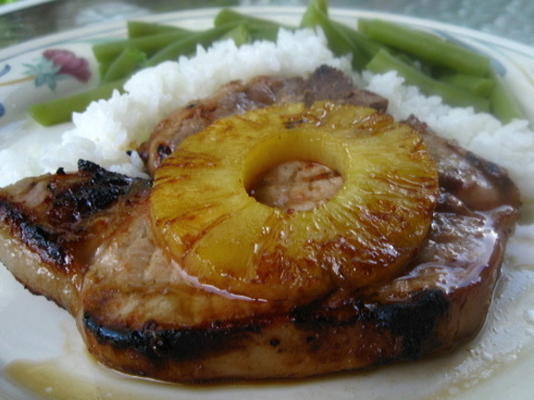 gegrilde ananas varkenskarbonades