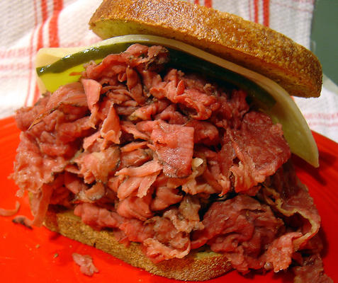 warme pastrami sandwich