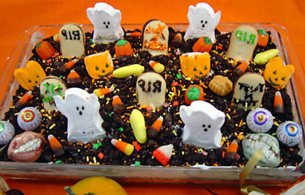 spooktacular halloween kerkhof cake