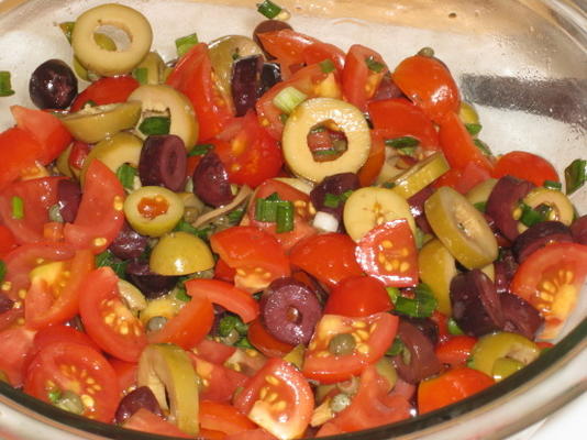olijven en tomatensalade