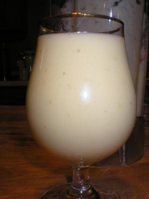 smoothie van ananas, banaan en cocos