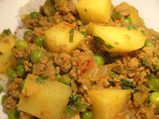 aloo keema (aardappel en gehakt curry)