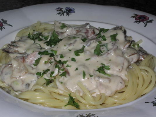 snelle en romige boscaiola-pasta (spek en champignons)