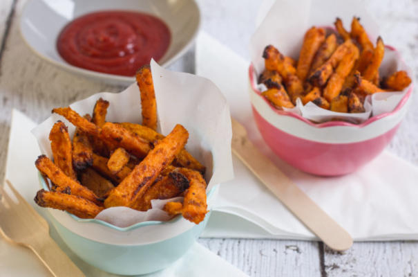 oven geroosterde zoete aardappel frietjes