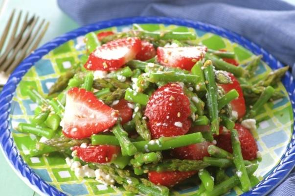 asperges aardbeiensalade