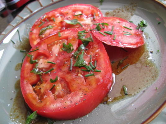 heirloom tomaten met granaatappel melasse motregen
