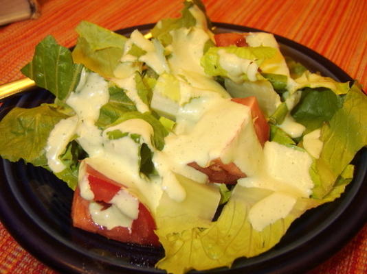 bibb salade met basilicum groene godin dressing