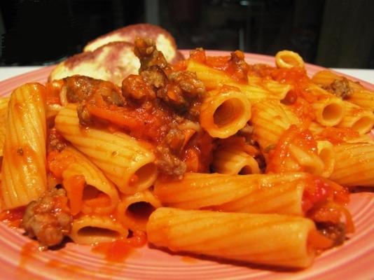 pasta met sausagemeat en worteltjes