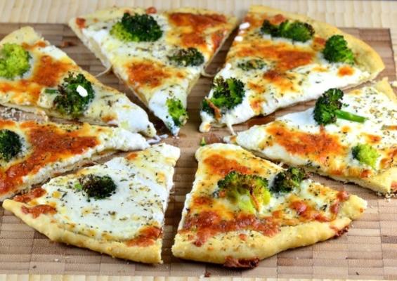 vier kaas witte broccoli pizza (eenvoudig)
