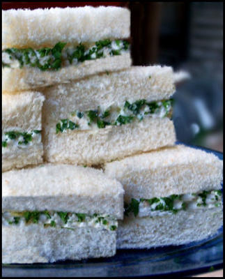 sandwiches met kipkomkertjes