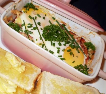 ontbijt met champignons, kaas, eieren en ham