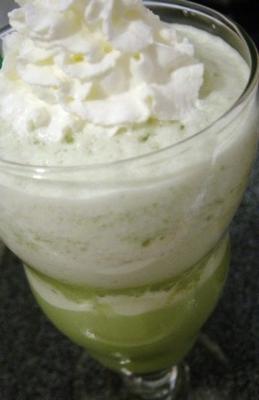 matcha groene thee smoothie of iced latte