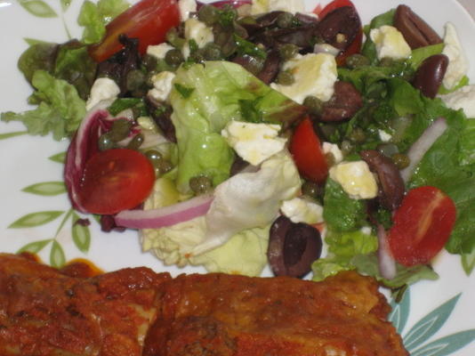 mediterrane salade met citroen kapper vinaigrette