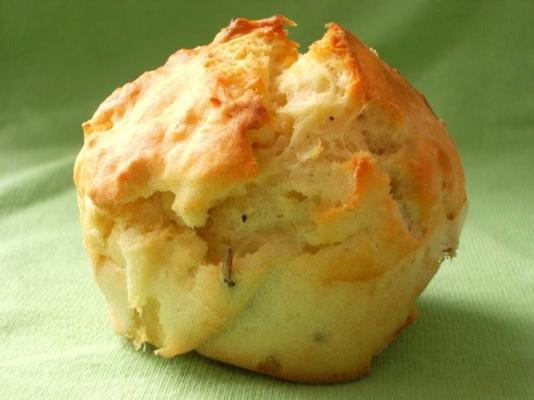 hartige muffins met feta-kaas, ui en rozemarijn