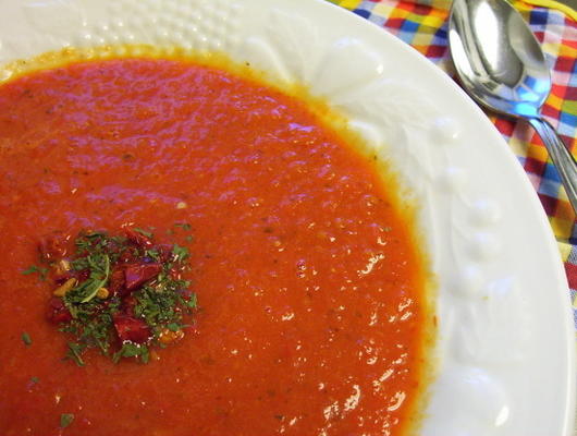 tomaat en geroosterde rode pepersoep