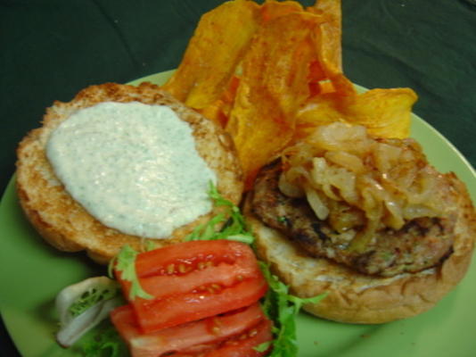 mesa hamburgers met salie aioli en pittige chips