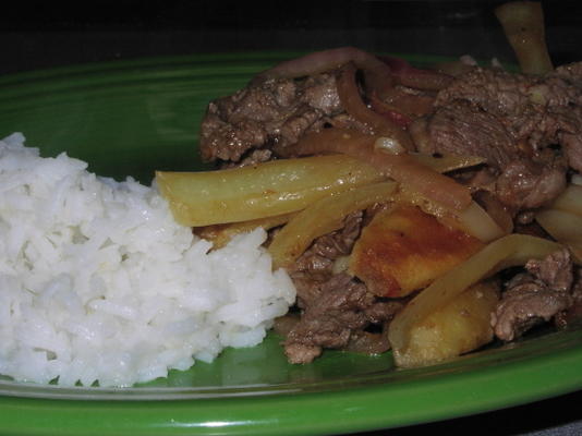Lomo Saltado (Peruviaans rundvlees en aardappel roerbakken)