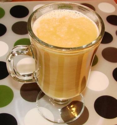 bruine suiker-karamel latte