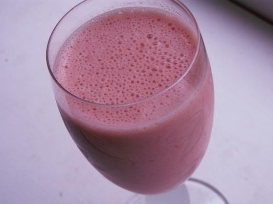 aardbeien karnemelk smoothie