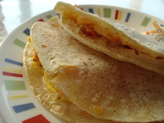 spek, eieren en kaas quesadilla's