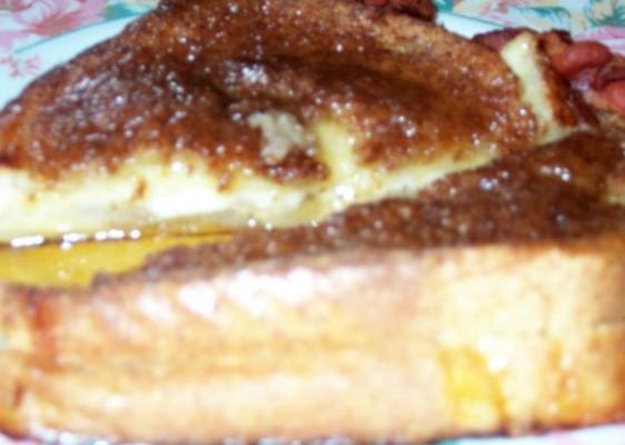 Franse toast met peren, brie en kaneel