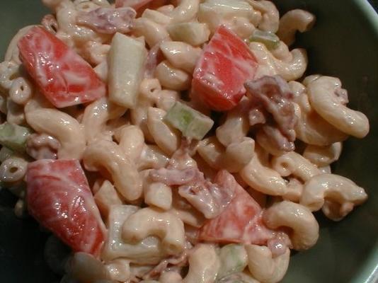 bacon en tomaten macaroni salade
