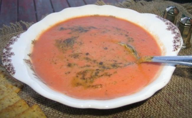 romige tomatensoep met pesto