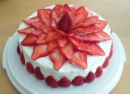 aardbeien mousse cake