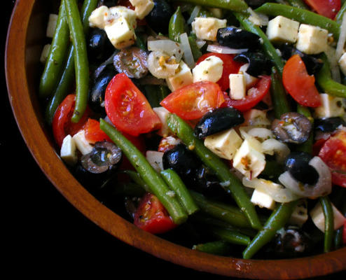 groene bonen met tomaten, olijven en feta