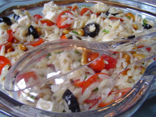 orzo salade met feta en cherrytomaatjes