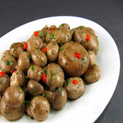 Italiaanse gemarineerde champignons
