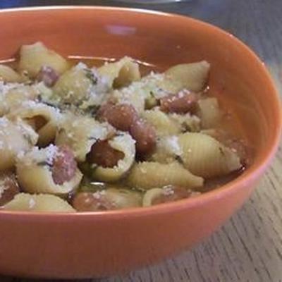 klassieke Italiaanse pasta e fagioli