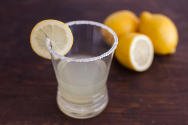 de perfecte cocktail met citroendruppeltjes